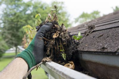 Commercial Gutter Unclogging in Sacramento, CA